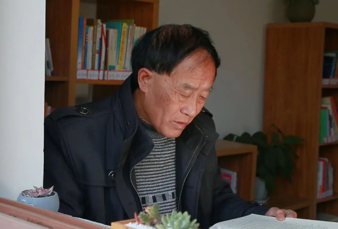 脚下有泥土 笔下有诗歌——全国"乡村阅读榜样"邱岗