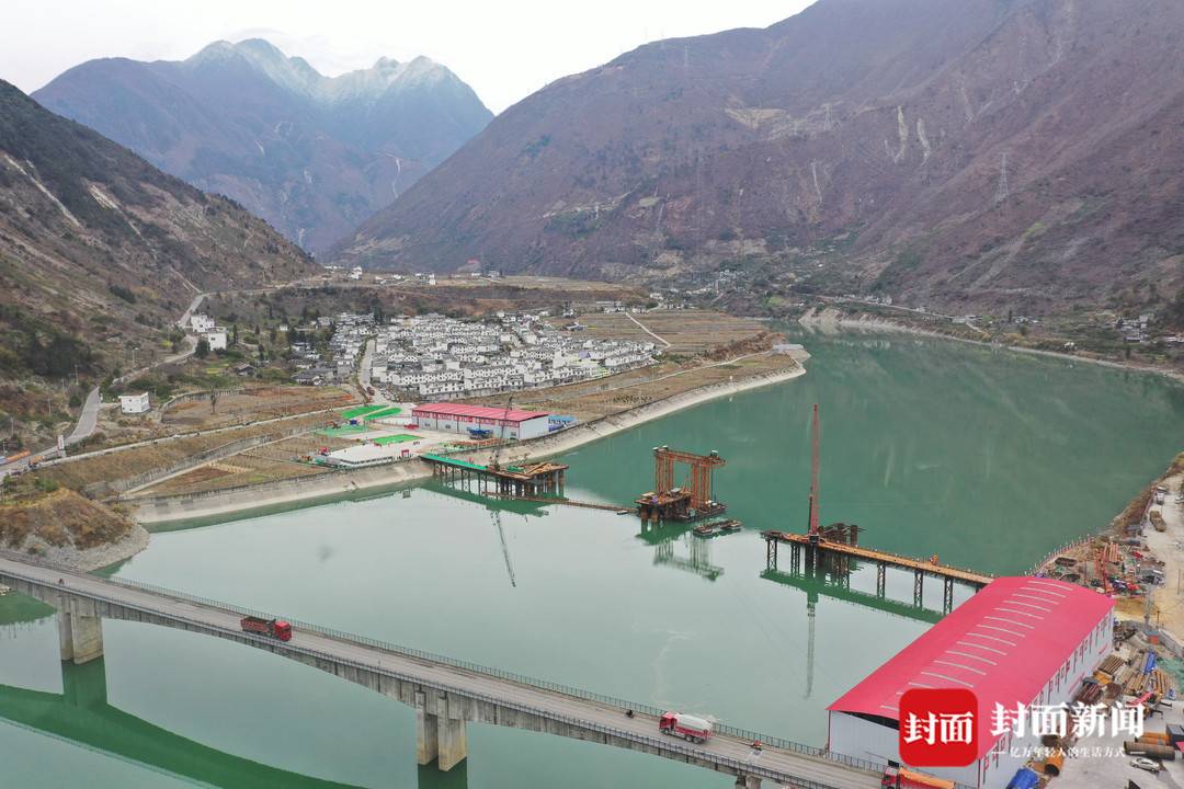 探访泸石高速丨研发新桥型 首次运用成套韧性结构体系对抗地灾冲击