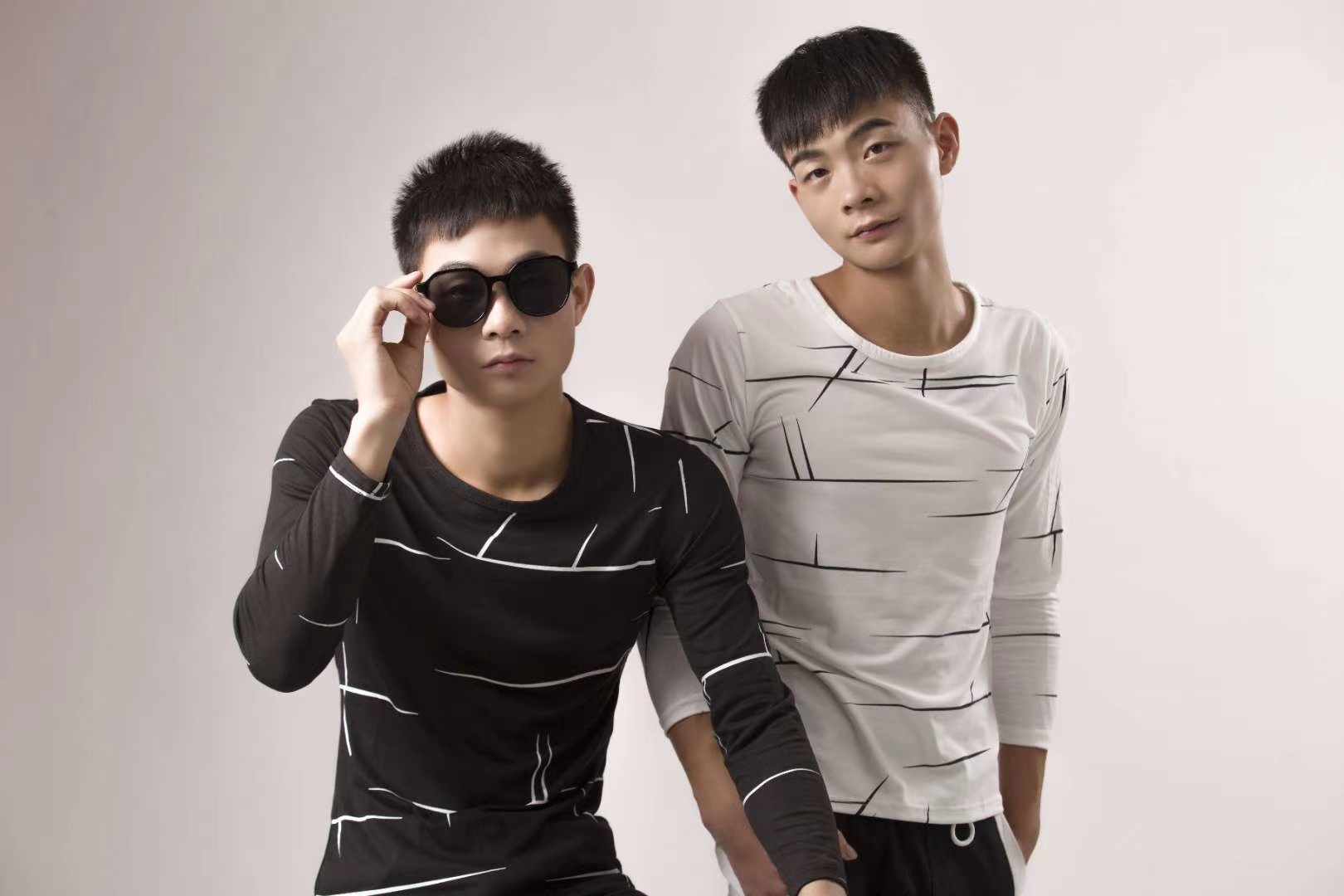 双胞胎兄弟歌手李青《在某社交平台上》澄清陈柏霆是好朋友