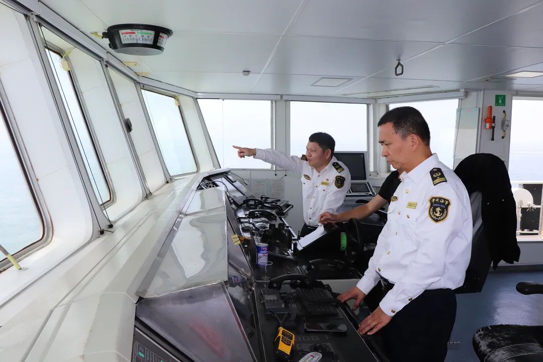 专项整治三年行动丨福建海事局组织开展全省范围"清港清湾"违法砂船