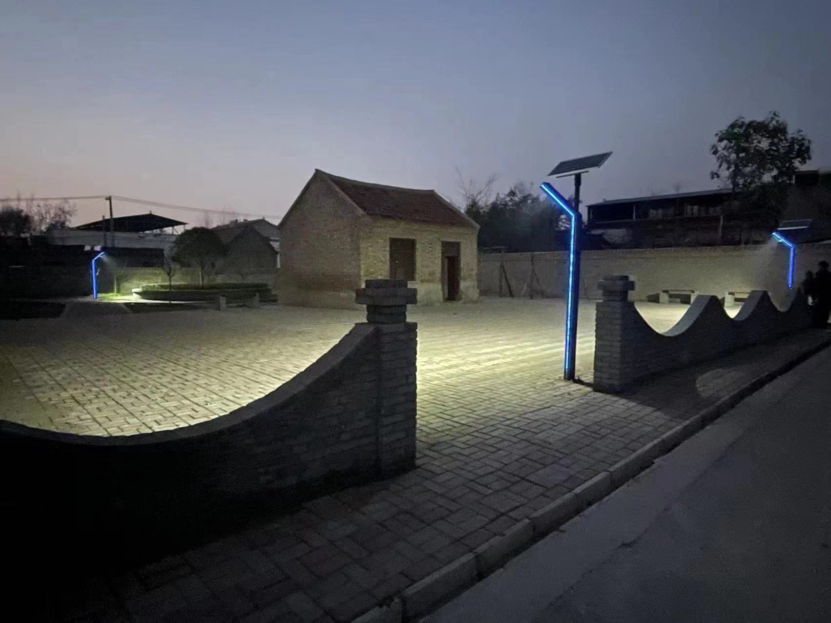 杞县柿园乡商会:捐赠太阳能路灯 点"靓"美丽乡村