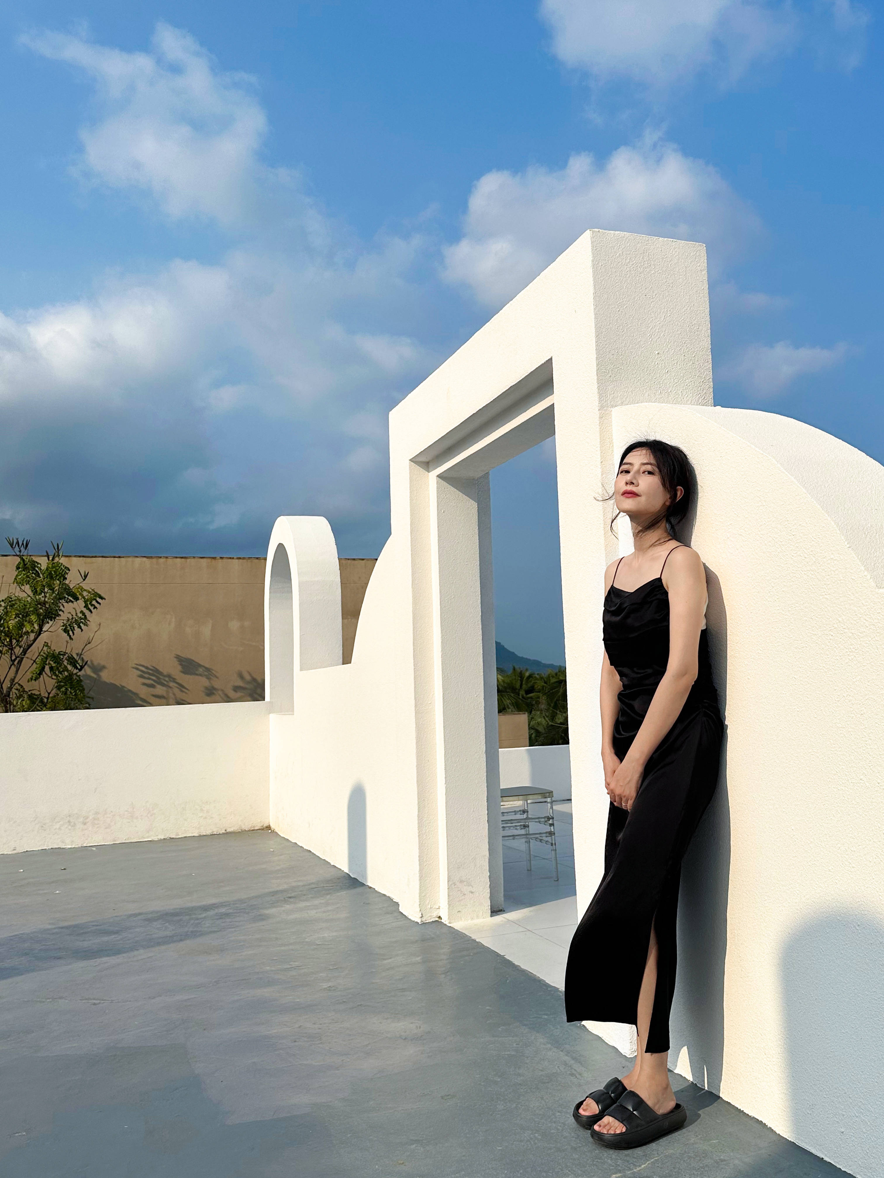 43岁高圆圆晒海边美照,网友惊艳:最美女神!