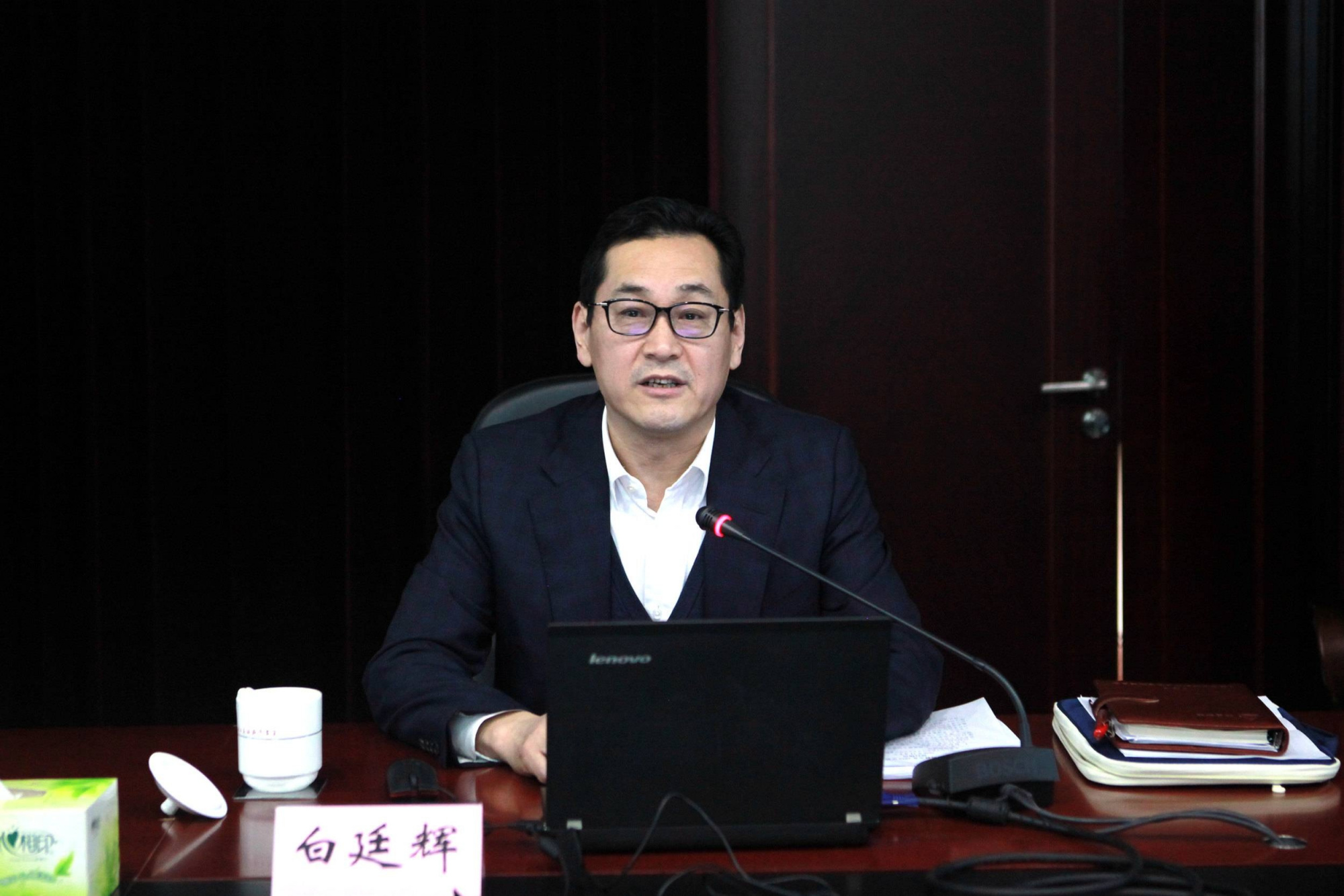  h2>市国资委党委书记,主任白廷辉向参事通报上海国资国企改革发展