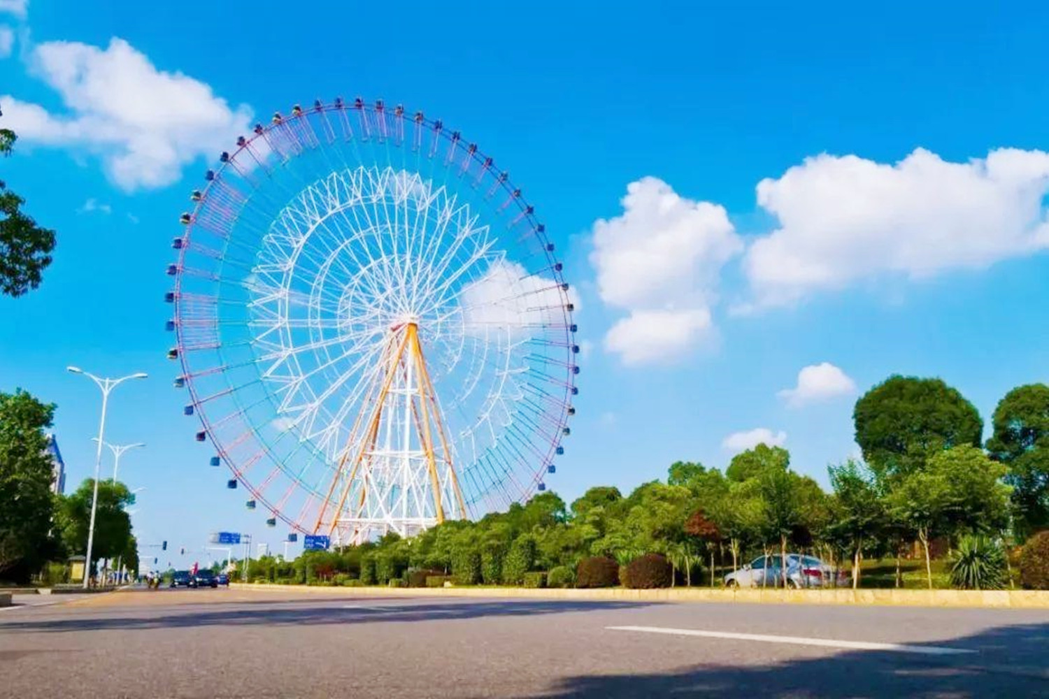 南昌重要的地标建筑——南昌之星,是国内第一高摩天轮,你坐过吗