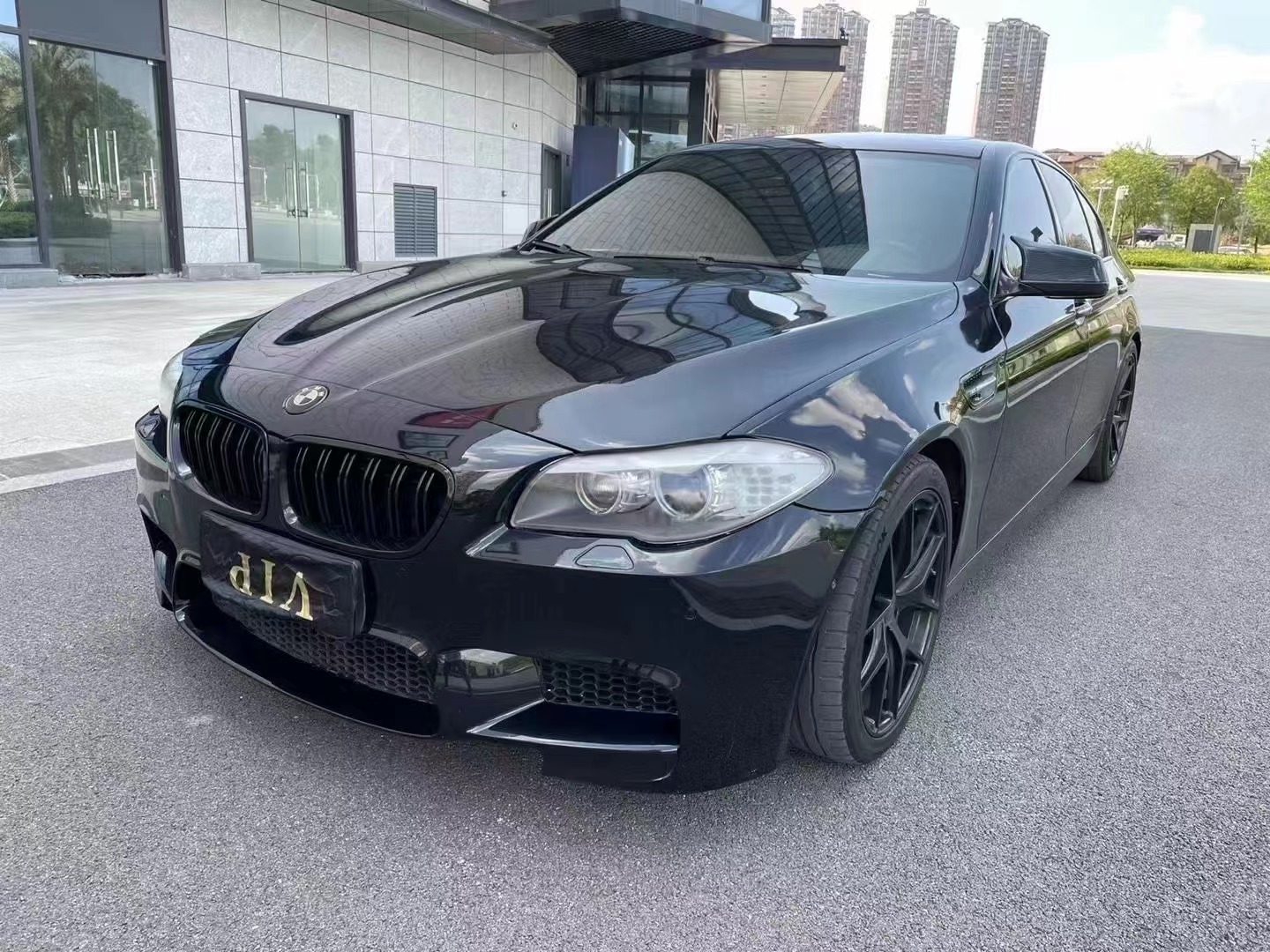 15年宝马550i仅售15.8万,外观,内饰,性能,配置详解