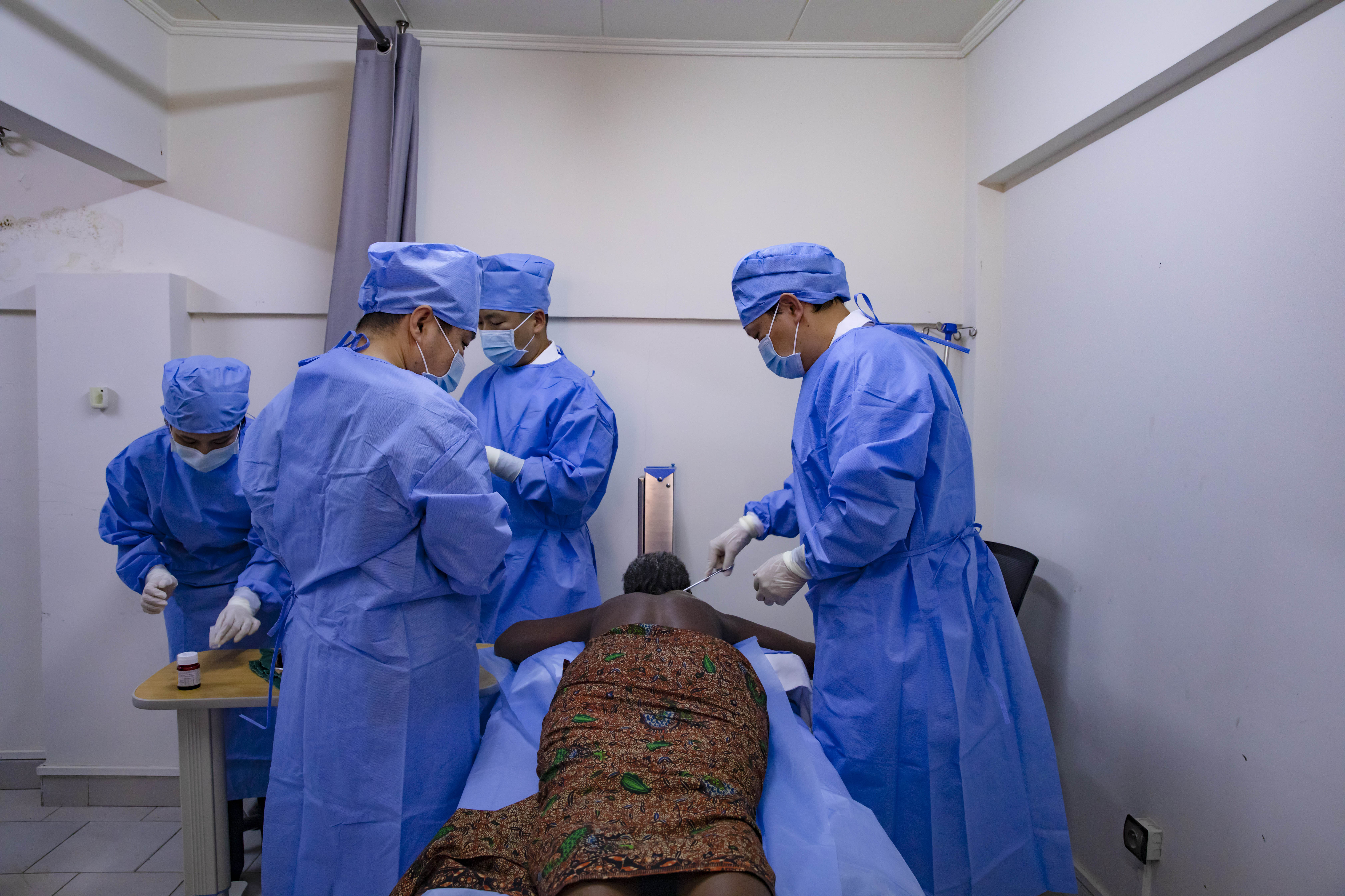 中国海军第43批护航编队圆满结束对刚果(布)友好访问