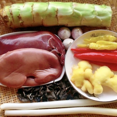 「创意小厨娘」肝腰合炒——猪肝滑嫩,猪腰脆爽,超级好吃!