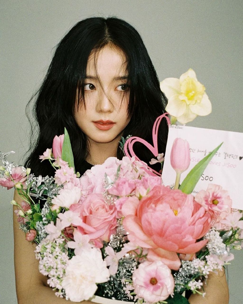 和花朵很相配的blackpink jisoo