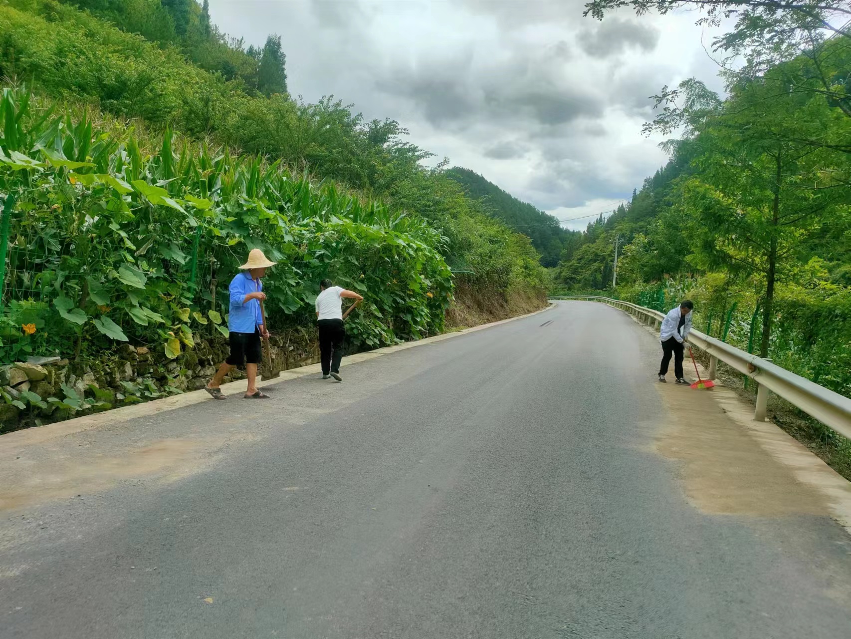 平溪镇:"整"出新环境 "亮"出新风貌