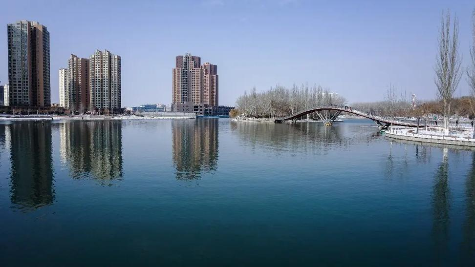 阿克苏多浪河湿地公园的生态振兴与和谐共生