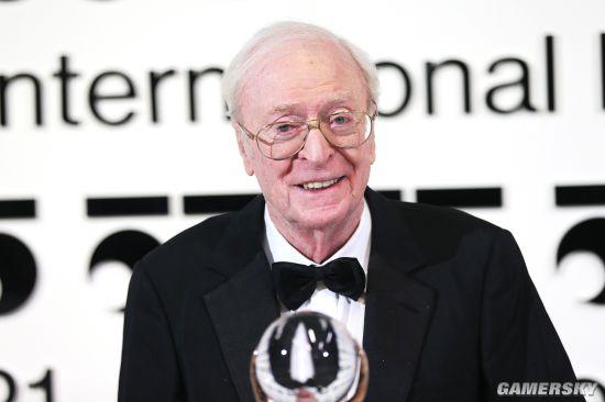 88岁英国演员迈克尔·凯恩宣布退休 曾出演《蝙蝠侠》管家阿福