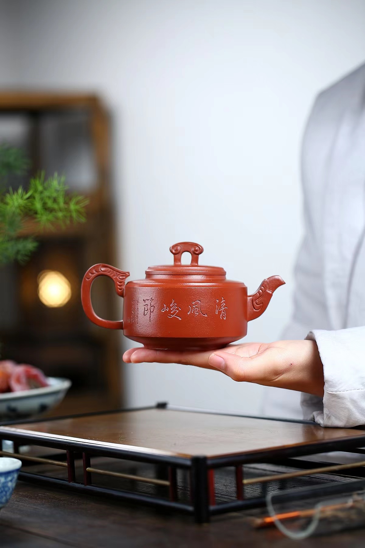 紫砂壶「隐龙玉璧」周洪明创作 皓月清风留意远,云涛林海醉情浓