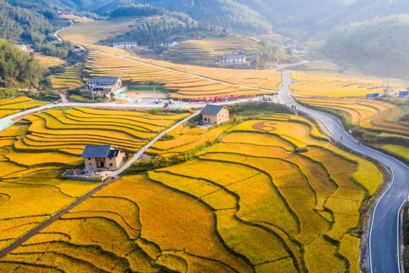 上堡梯田风景区图片