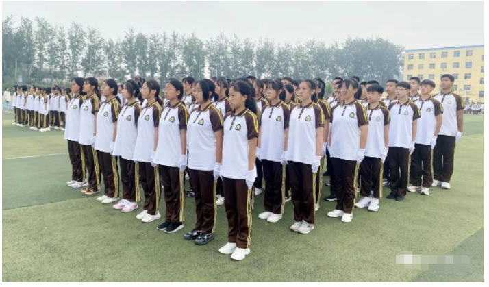 涞水波峰中学2021级新生军训会操圆满结束