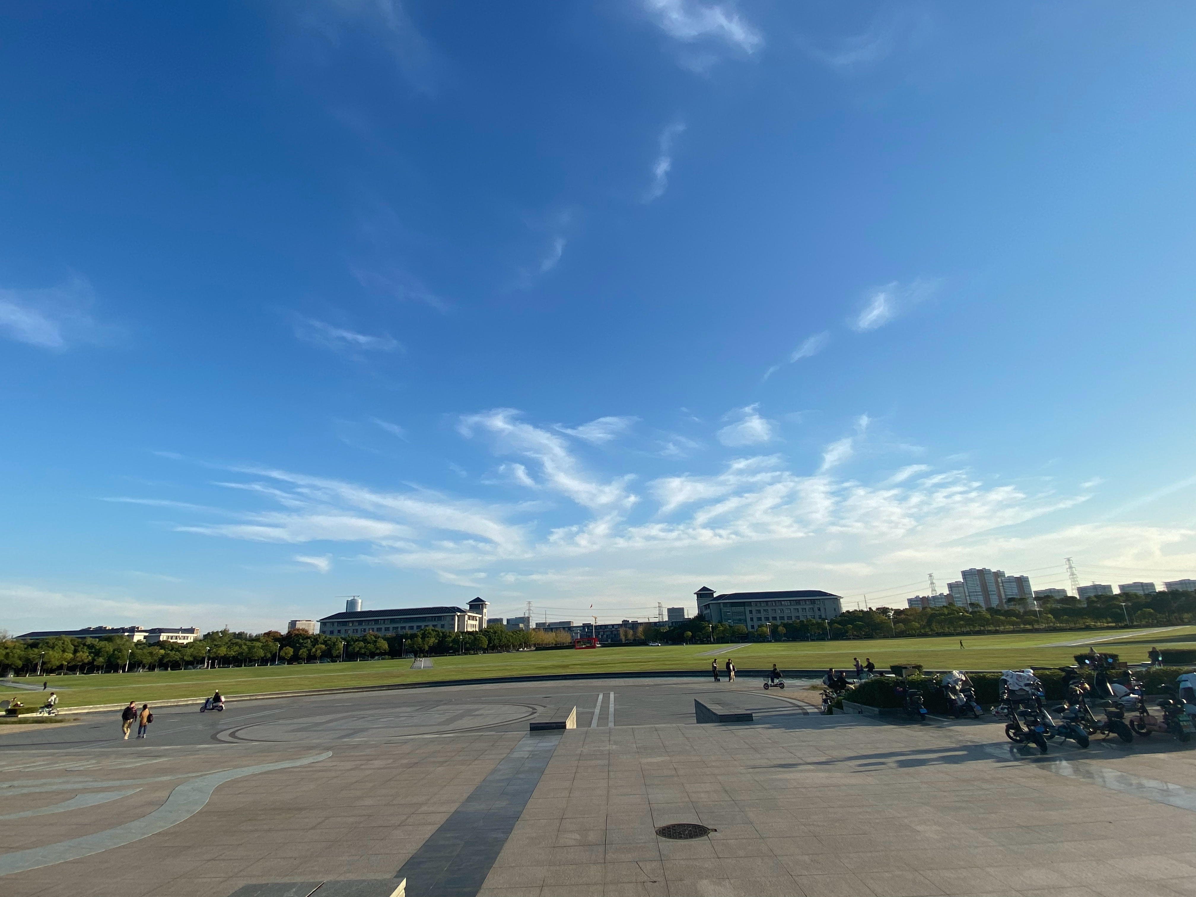 我這裡的天氣很好,你呢?南京·東南大學李文正圖書館