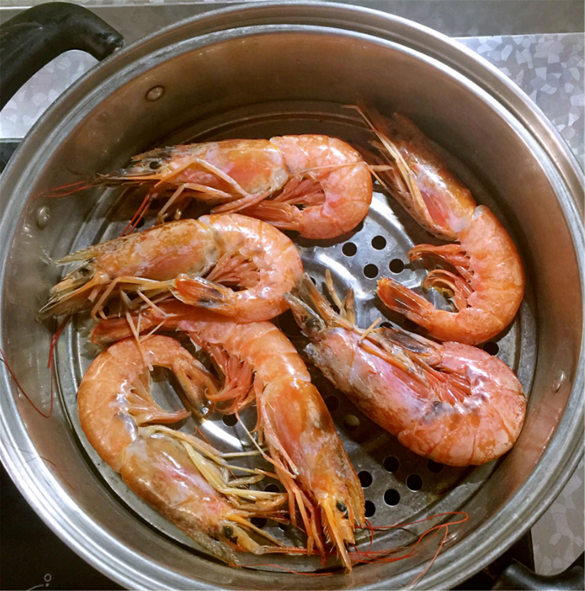 清蒸大虾时,开水入锅还是凉水?教你烹饪方法,大虾鲜美q弹!