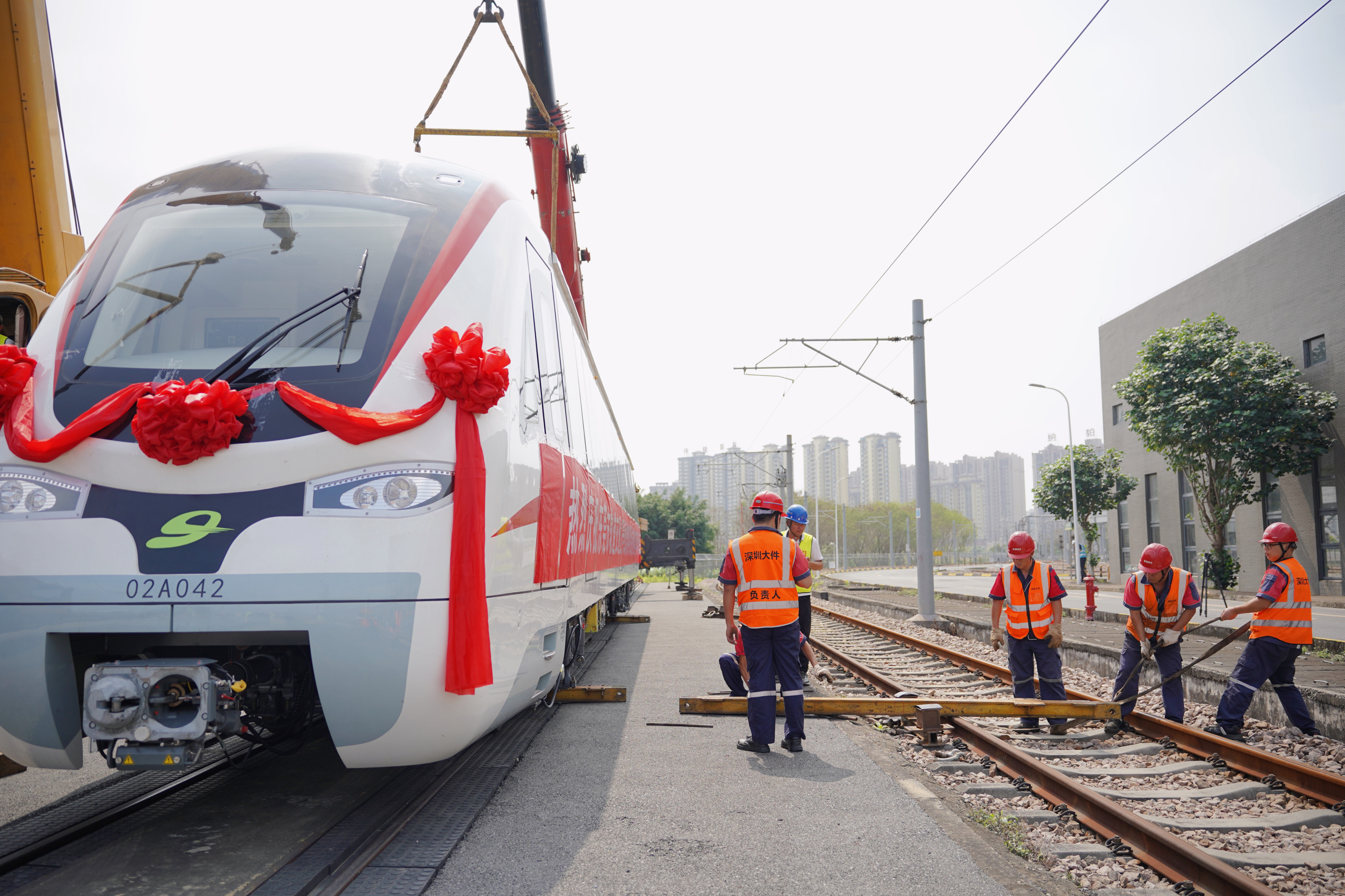 视频|喜提新车!东莞轨道交通2号线车辆增购项目首列车亮相