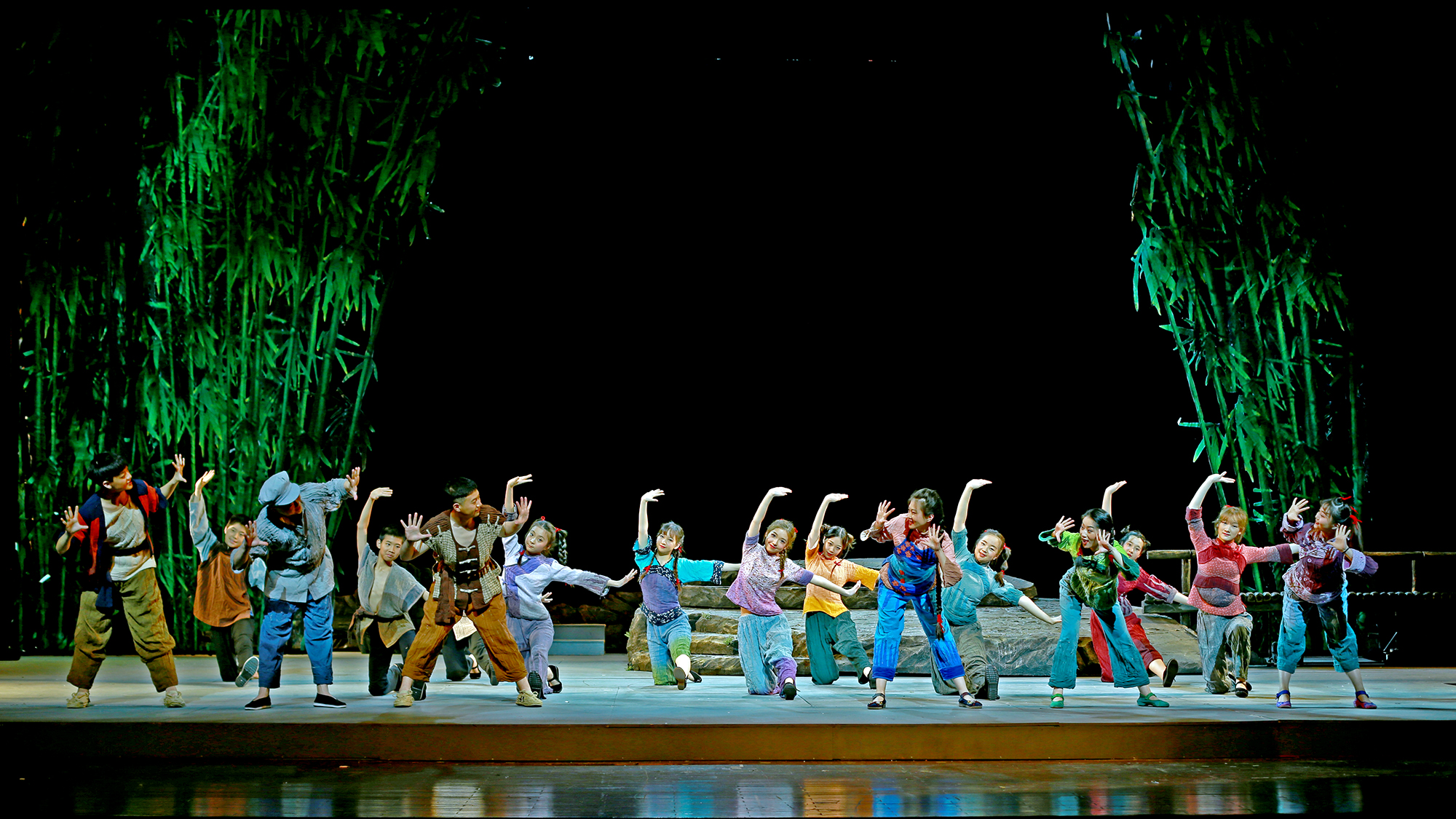 一堂生动的思政课——音乐剧《红孩子》简析