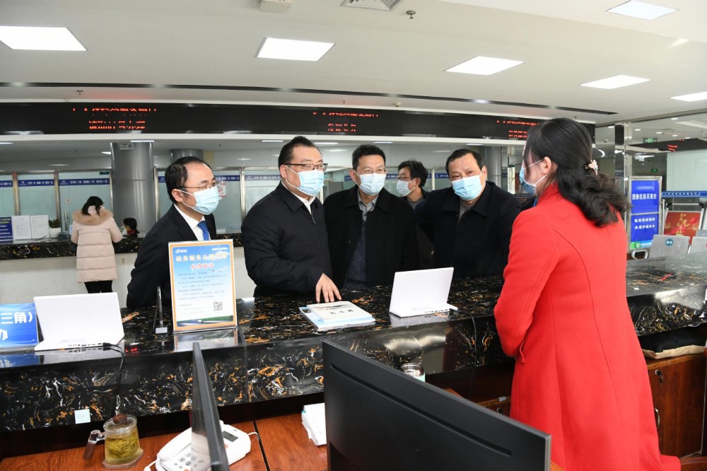 刘洪洁到市数管局开展工作调研