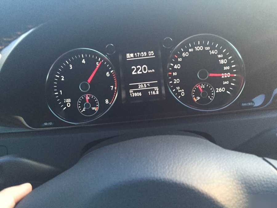 有懂技术的,让汽车的迈速表显示在后窗上