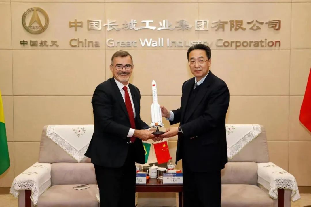 胡忠民董事长会见巴西航天局局长