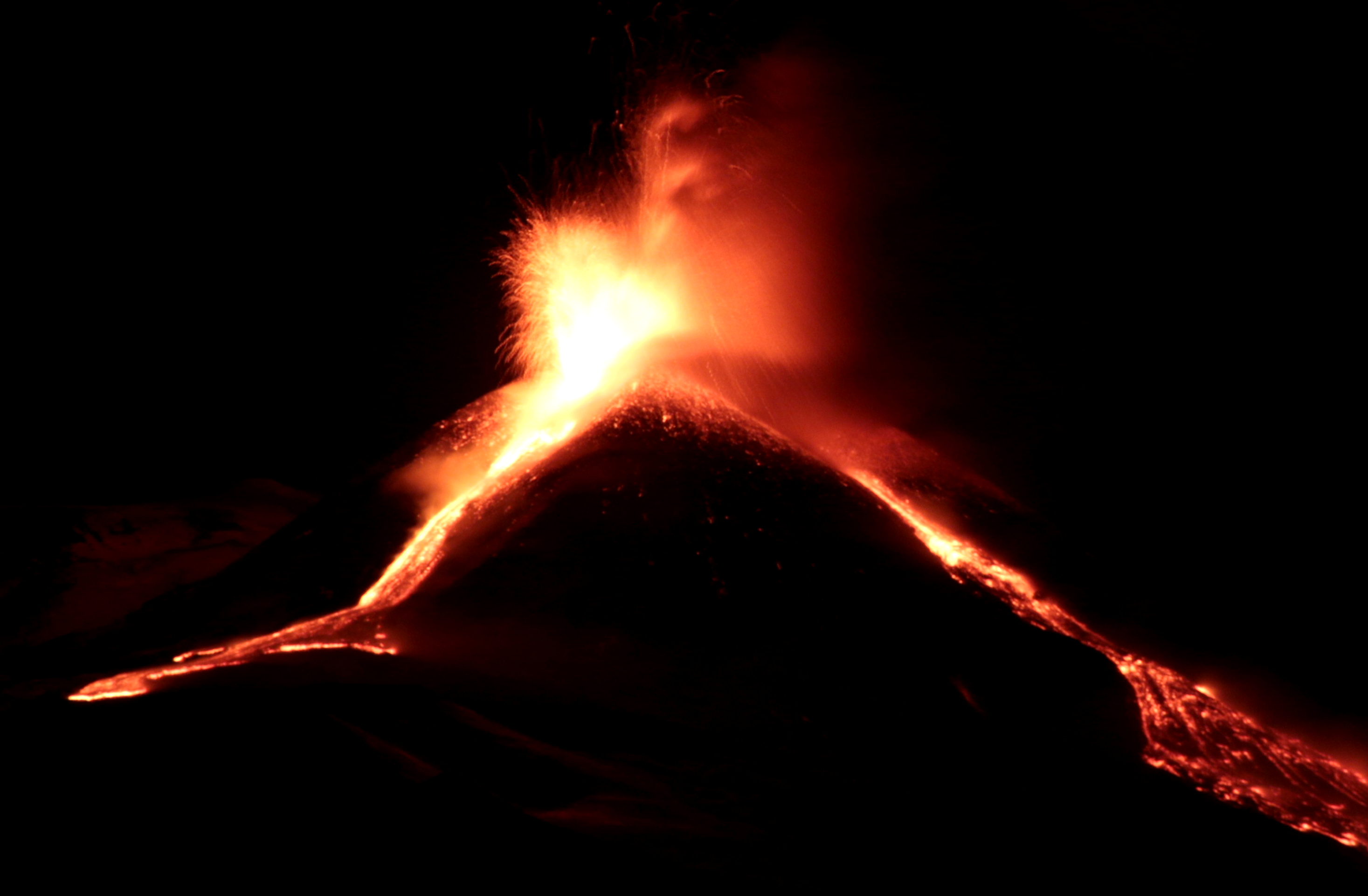 意大利埃特纳火山本月内再度喷发