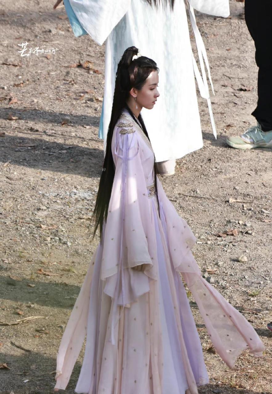 陈都灵侧脸路透图