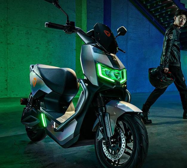 雅迪冠能x7电动汽车评测:增加动力输出,4种解锁模式