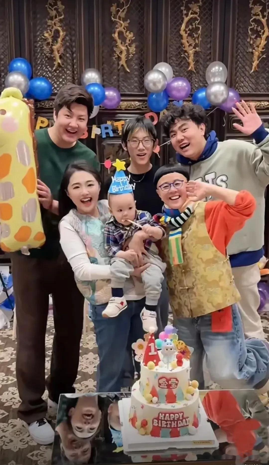 金龟子女儿王逸宸晒全家福娘婆家大合照网友最萌体型差