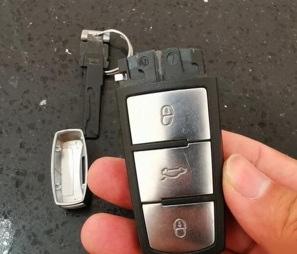 迈腾钥匙怎么拆?