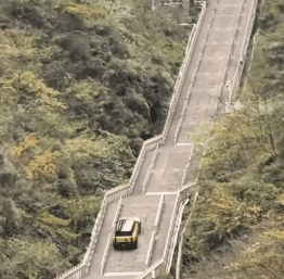 奇瑞复刻路虎攀爬天门山溜车撞断护栏：官方公告已修复完毕-有驾