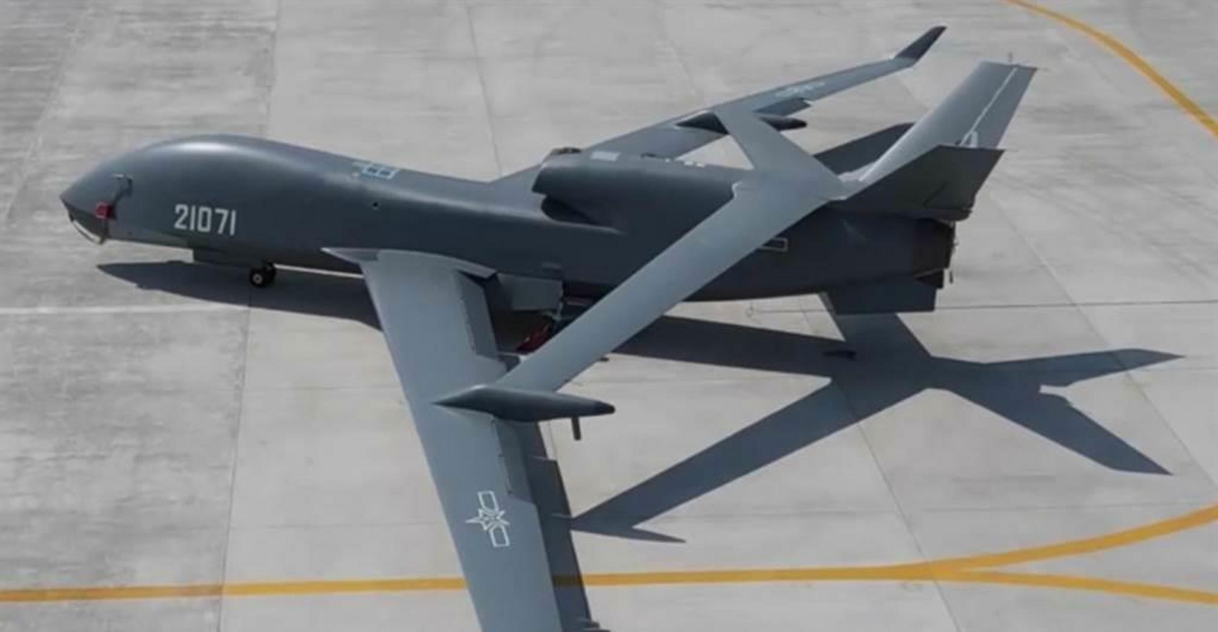 继"双尾蝎"tb-001无人机,"死神"bzk-005无人机分别以逆时针,顺时针绕