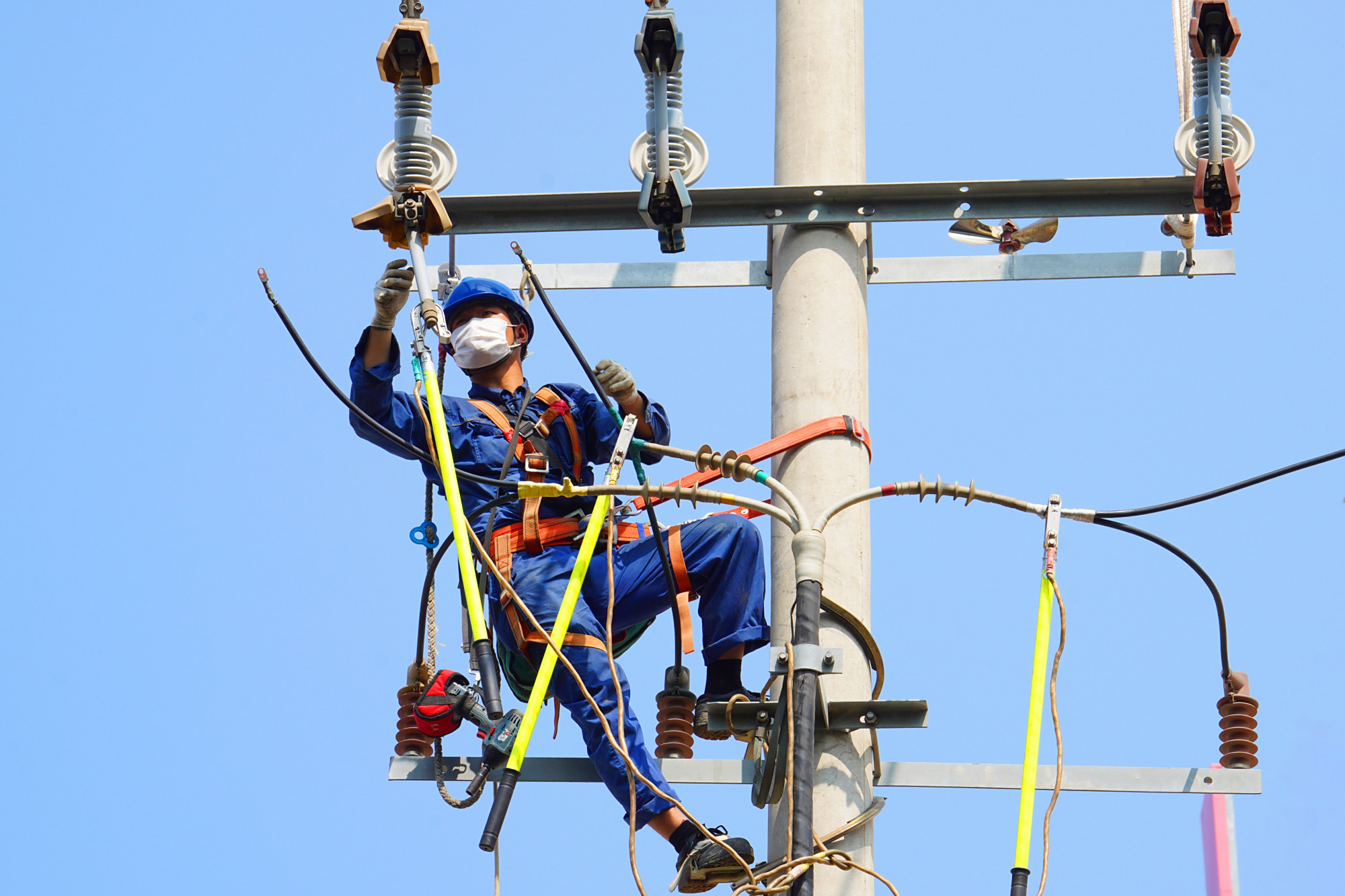 视频|看,电力工人是这样工作的