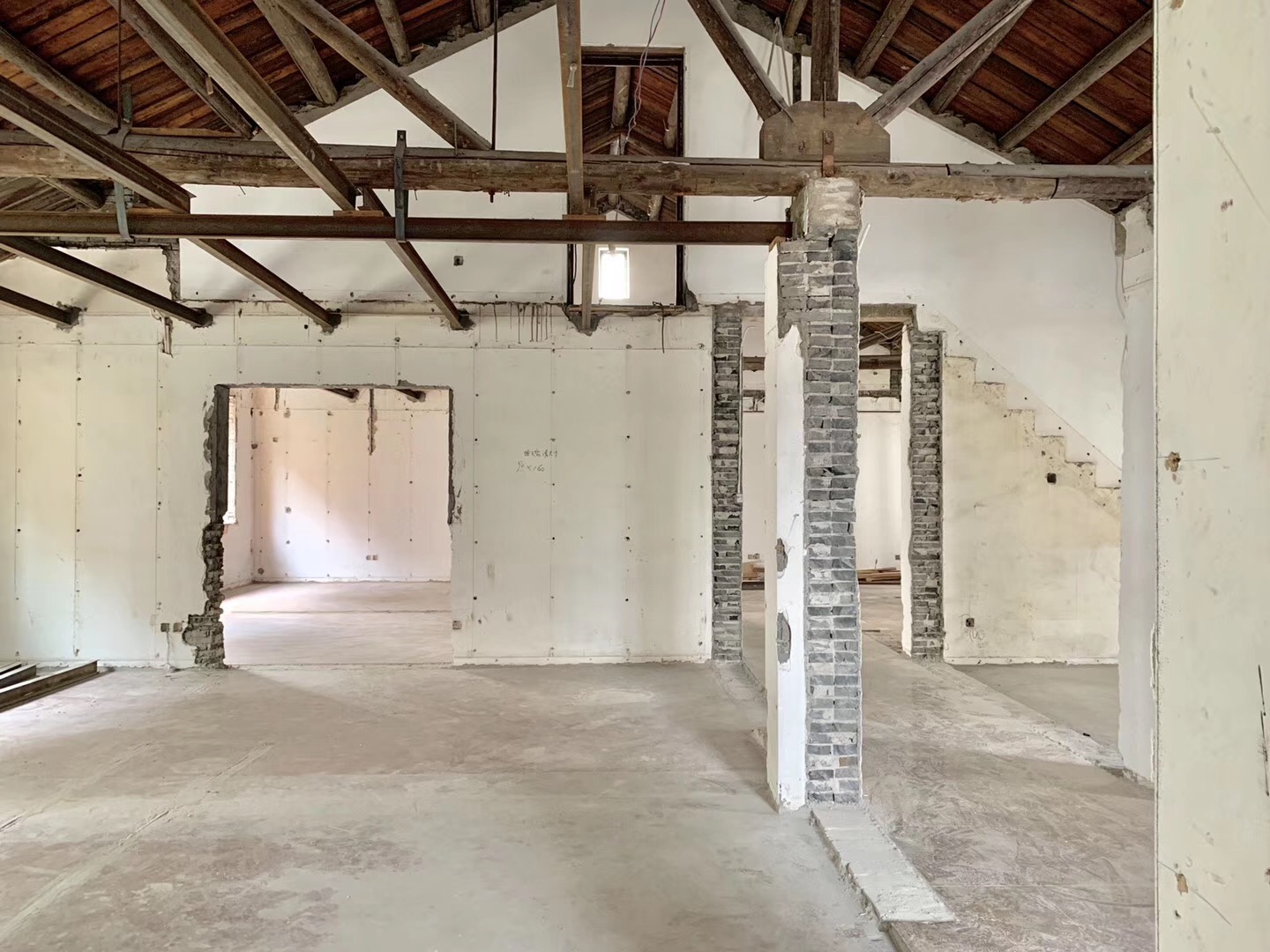 江苏淮安·“芷麦”甜品咖啡店 / SIM