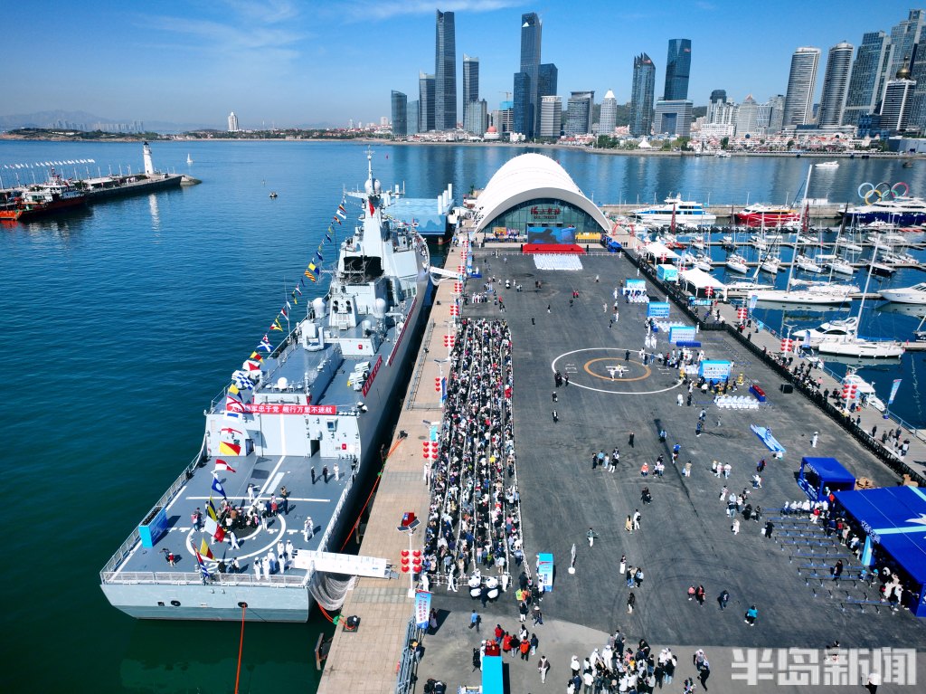 人民海军生日快乐,青岛奥帆中心"双剑合璧"