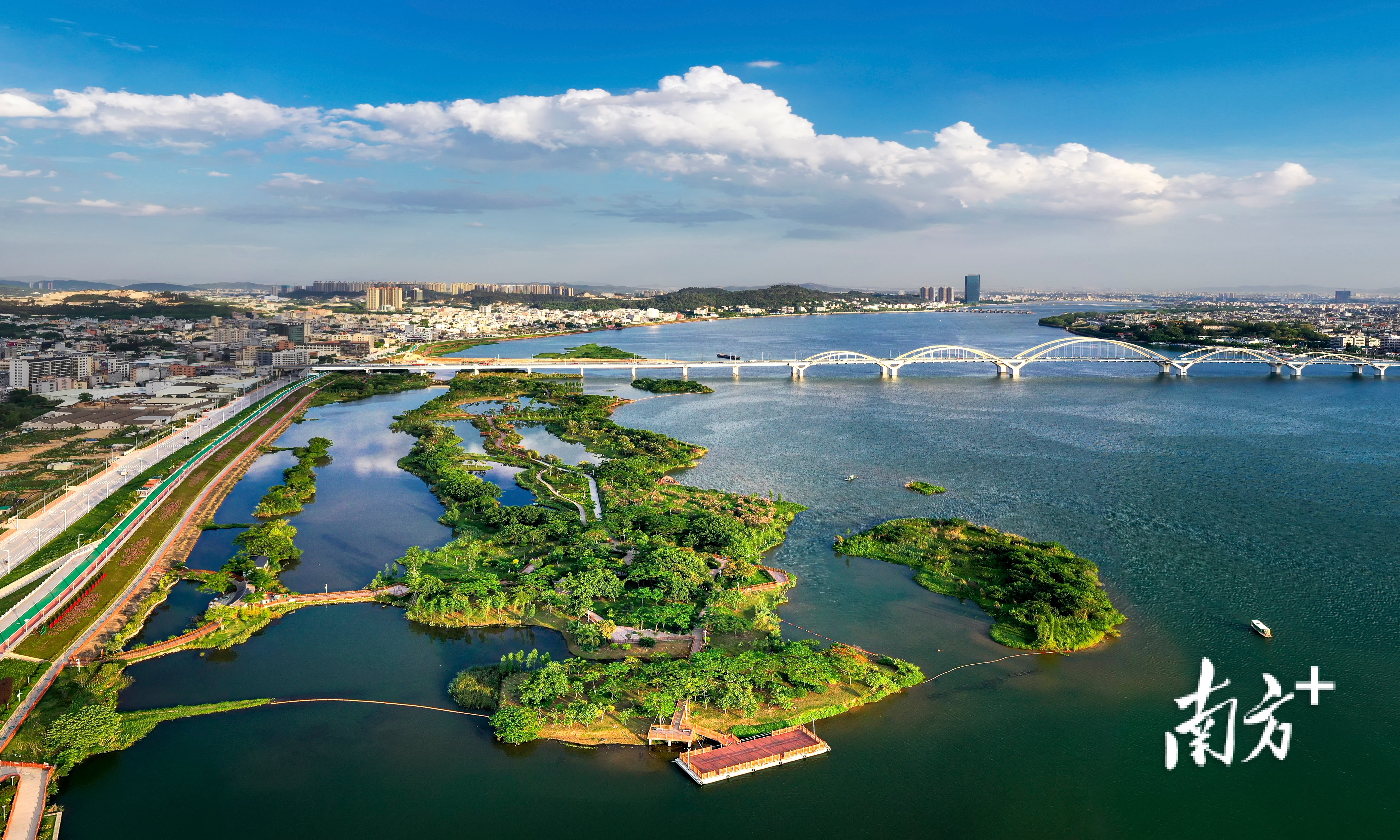 生态美支撑 半城山水半城绿!