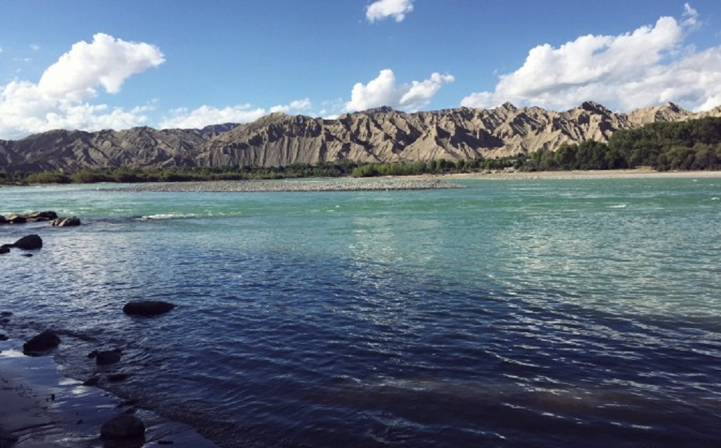 贵德旅游攻略:探索拉脊山,千姿湖,贵德古城和水车广场的魅力