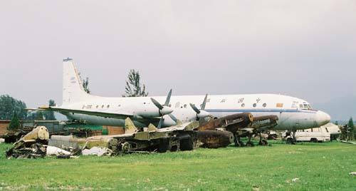 1994年雲南航空空難,飛行員冒雨盲目降落,飛機衝出跑道完全報廢