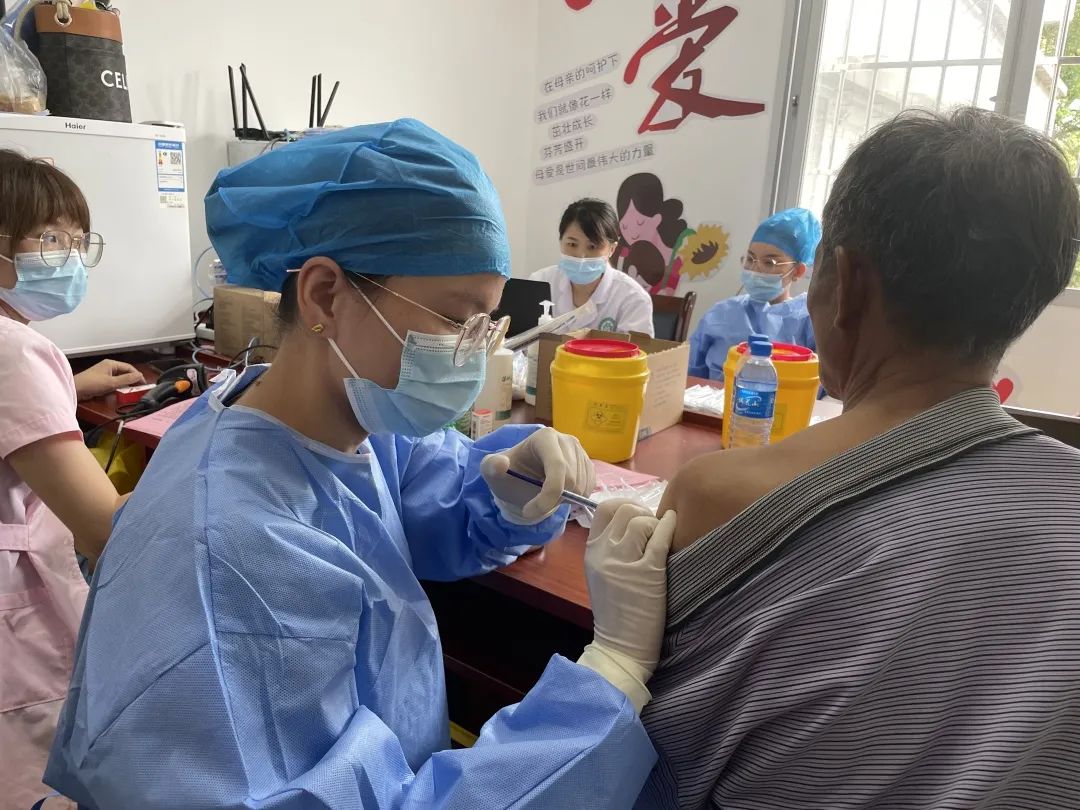 万安镇有序推进全民疫苗接种工作,疫苗接种最高年龄达91岁