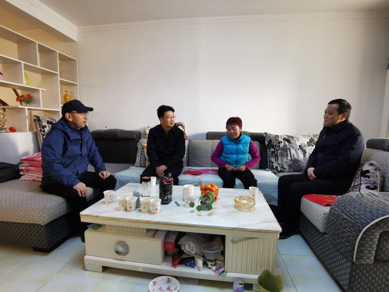 市政府副市长寇全安看望慰问市农科院困难职工