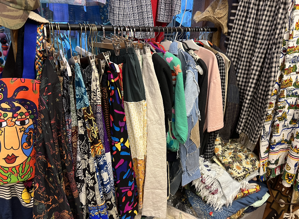 年轻人"回流"服装档口