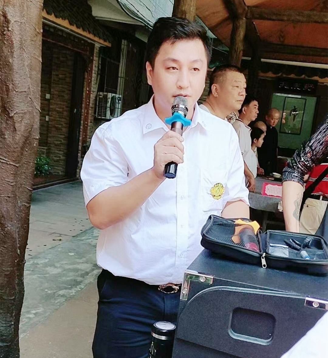 44岁网红黄焕明昏迷两年去世,癌症妻子无怨无悔照顾,儿子刚五岁