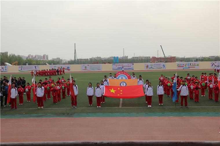 东营市胜利第十三中学举办"拼搏进取,文明和谐"田径运动会