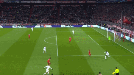 巴黎圣日耳曼欧冠失利 梅西姆巴佩关系矛盾 巴黎圣日耳曼未来重组_ta：姆巴佩射丢点球后情绪低落 赛后未感谢球迷