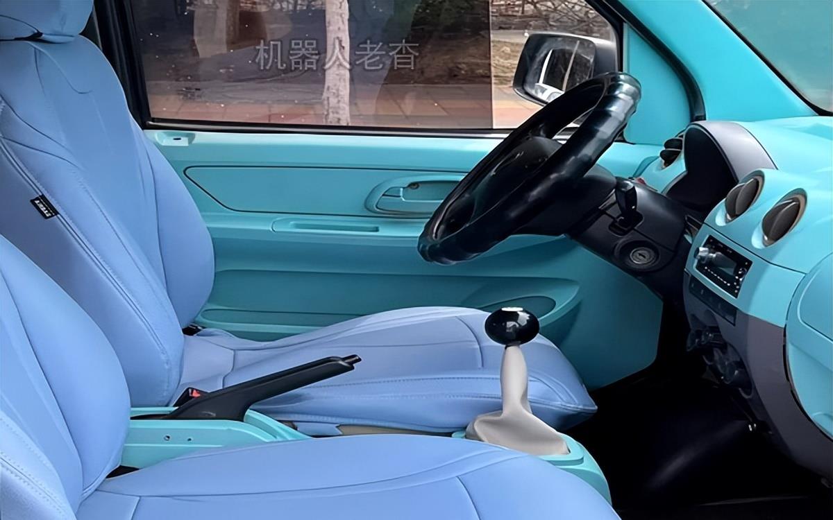 这内饰也太简单了吧,东风小康v27改装床车,7座小面包打造露营车