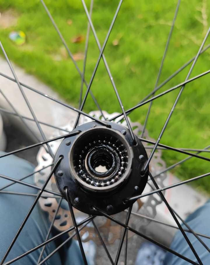 我山地车这个轴承晃怎么办?换轴承么?还是怎么修?