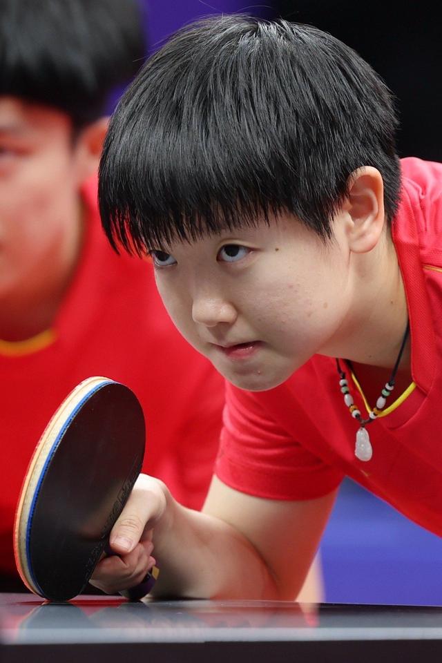 孙颖莎到底有多霸气?在十分焦灼的一天 三赛夺得双冠王 你们认同么