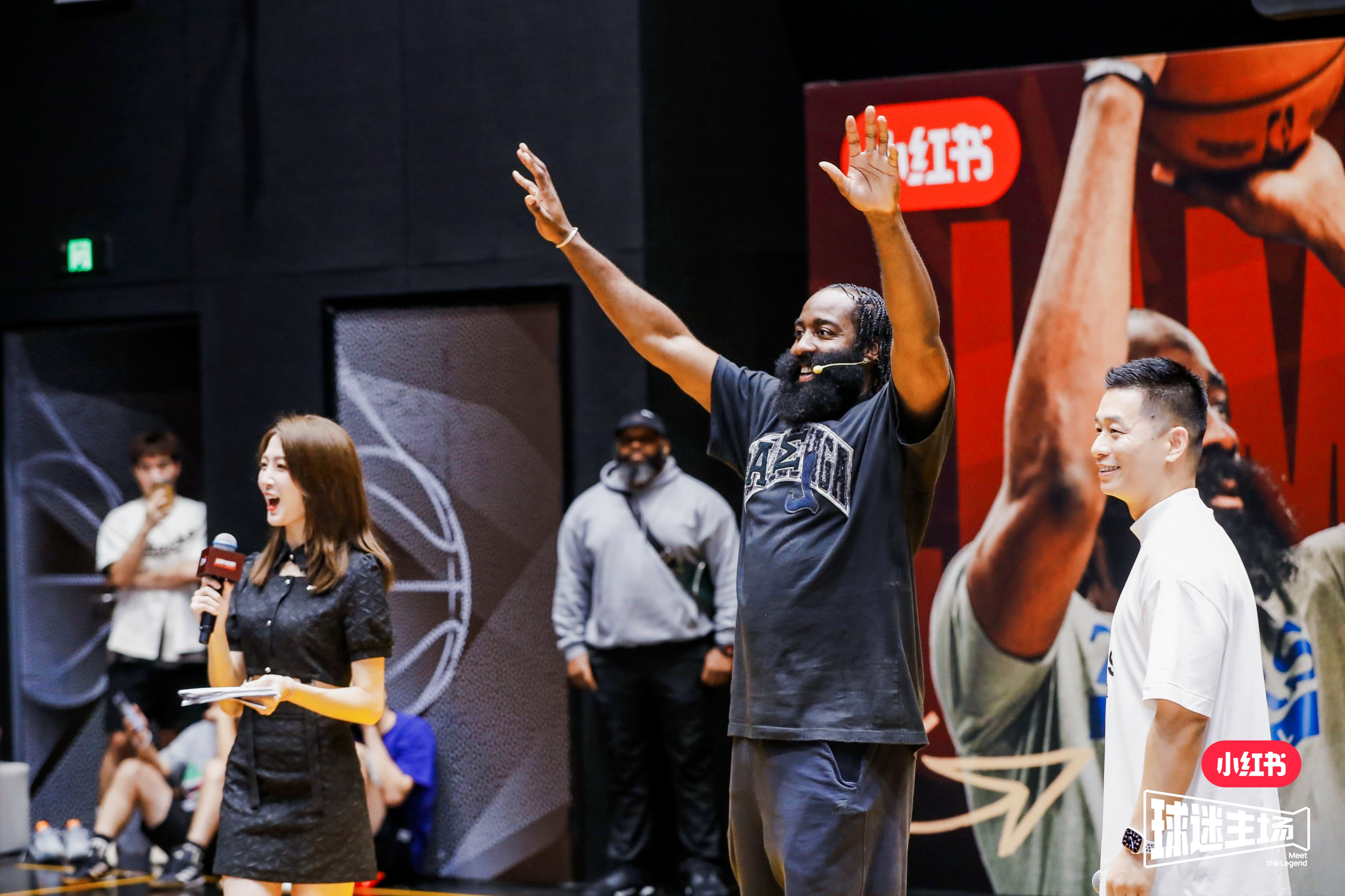 登哥的球迷趴!哈登中国行上海站:现场球迷爆满 喜获各色礼物
