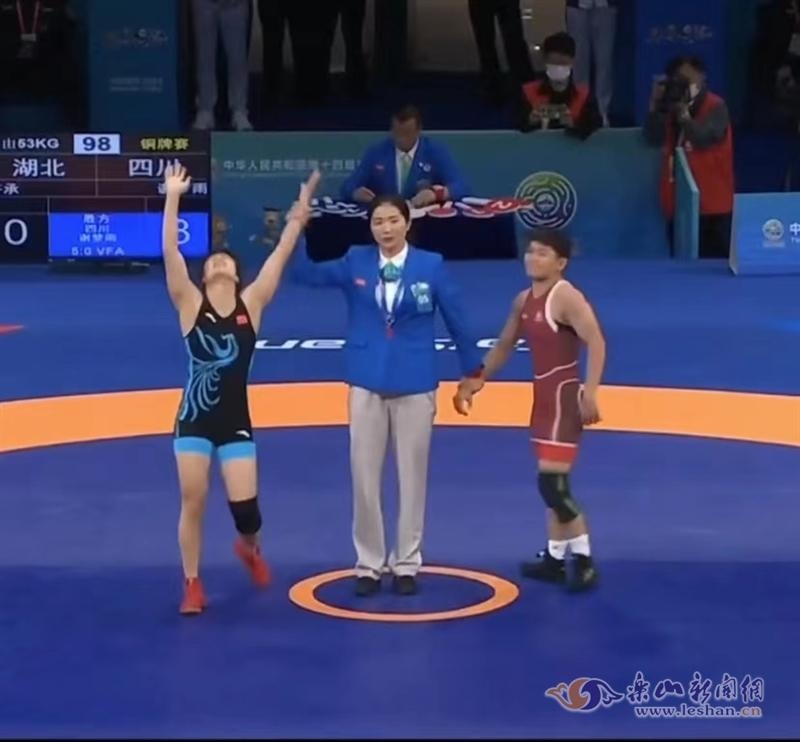 乐山运动员谢梦雨获国际式摔跤53公斤级铜牌