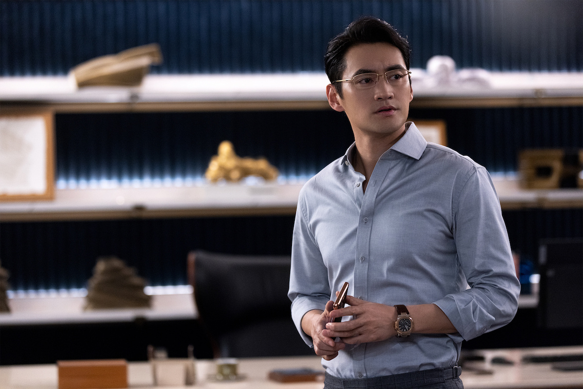 忻钰坤导演新作《热搜》定档12月1日,周冬雨演绎"热搜推手"